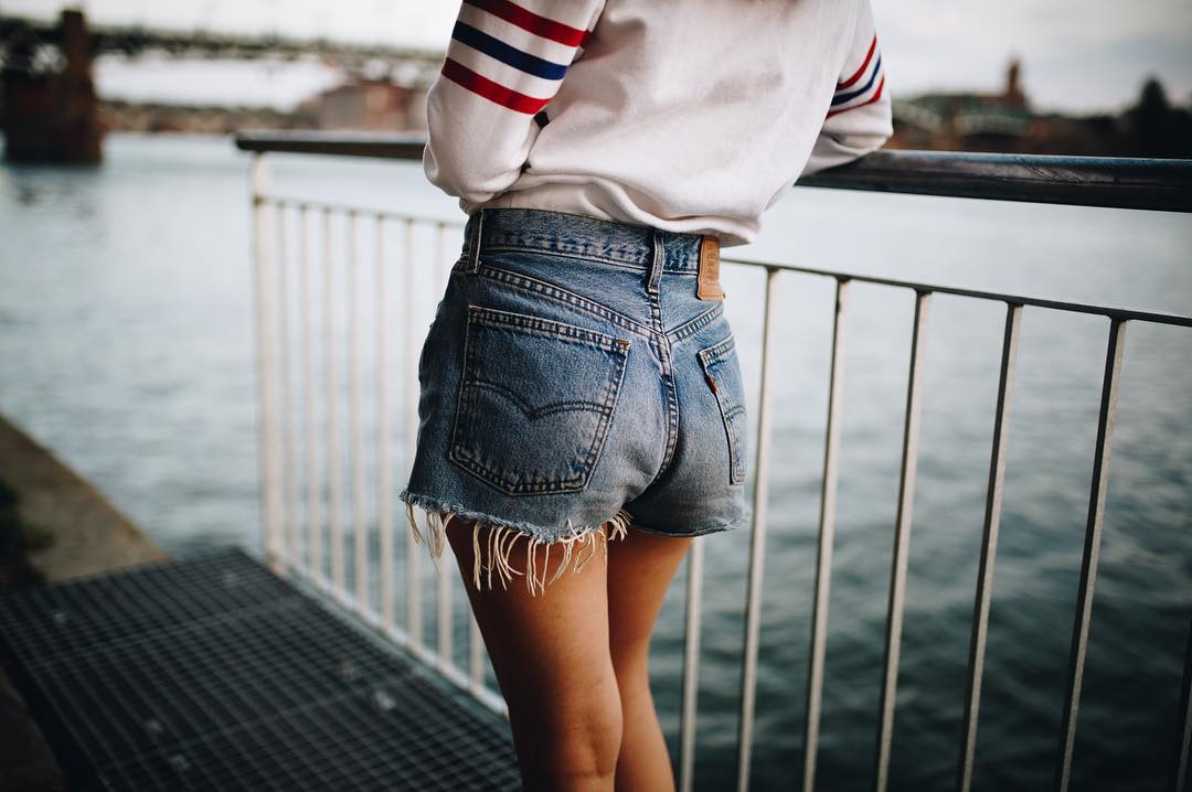 short levis 501 jeans bleu clair tirettes cotes de Les Bourgeoises sur benoit_gibert sur SCANDALOOK