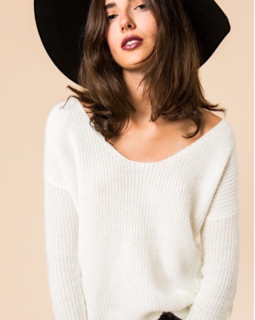 white cuddly sweater de Les Bourgeoises sur margauxikin sur SCANDALOOK