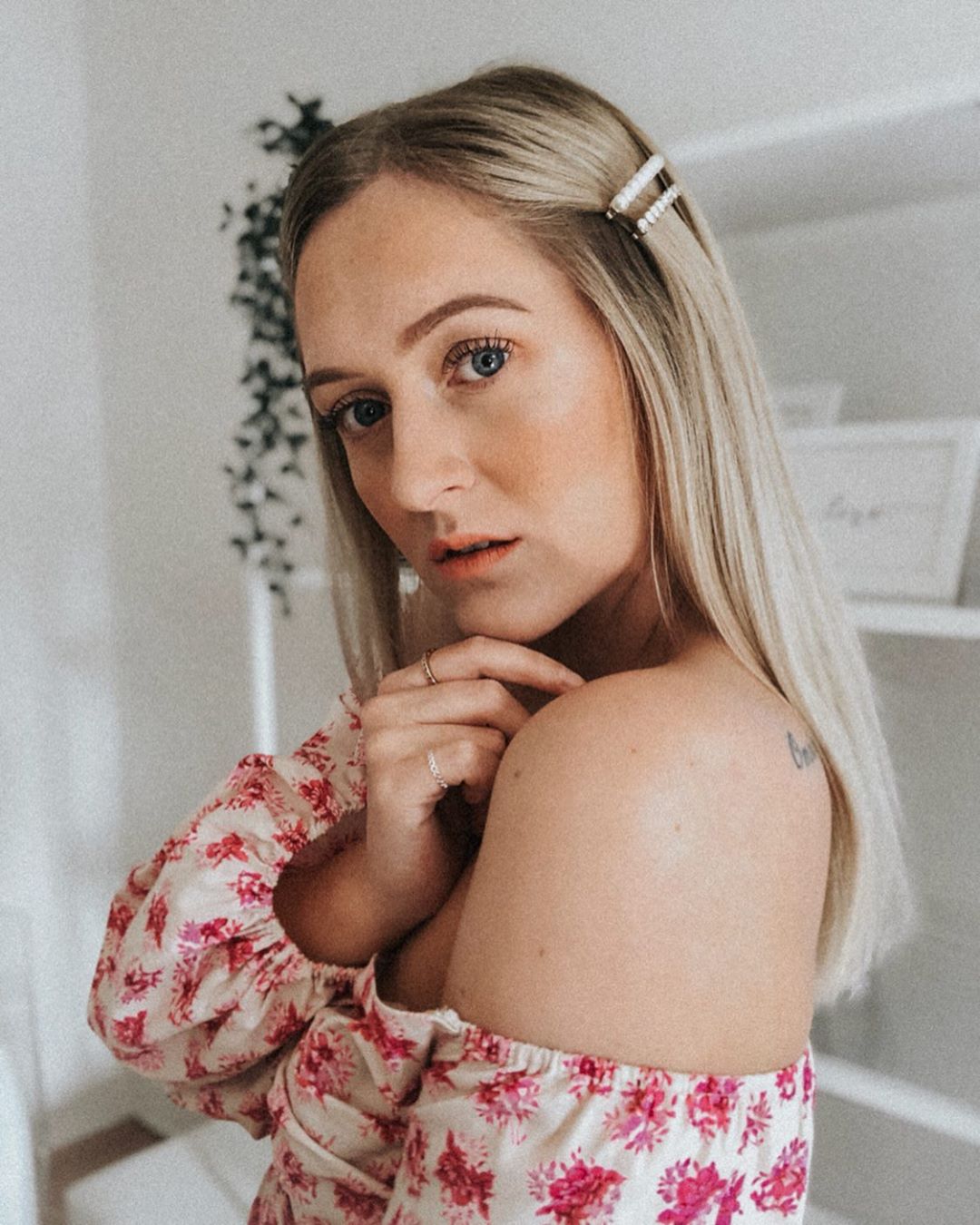 printed drape top de Zara sur finjasophiie sur SCANDALOOK