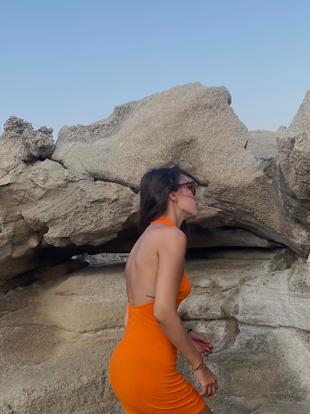 halterneck mini slit dress de NA-KD sur iamginiee