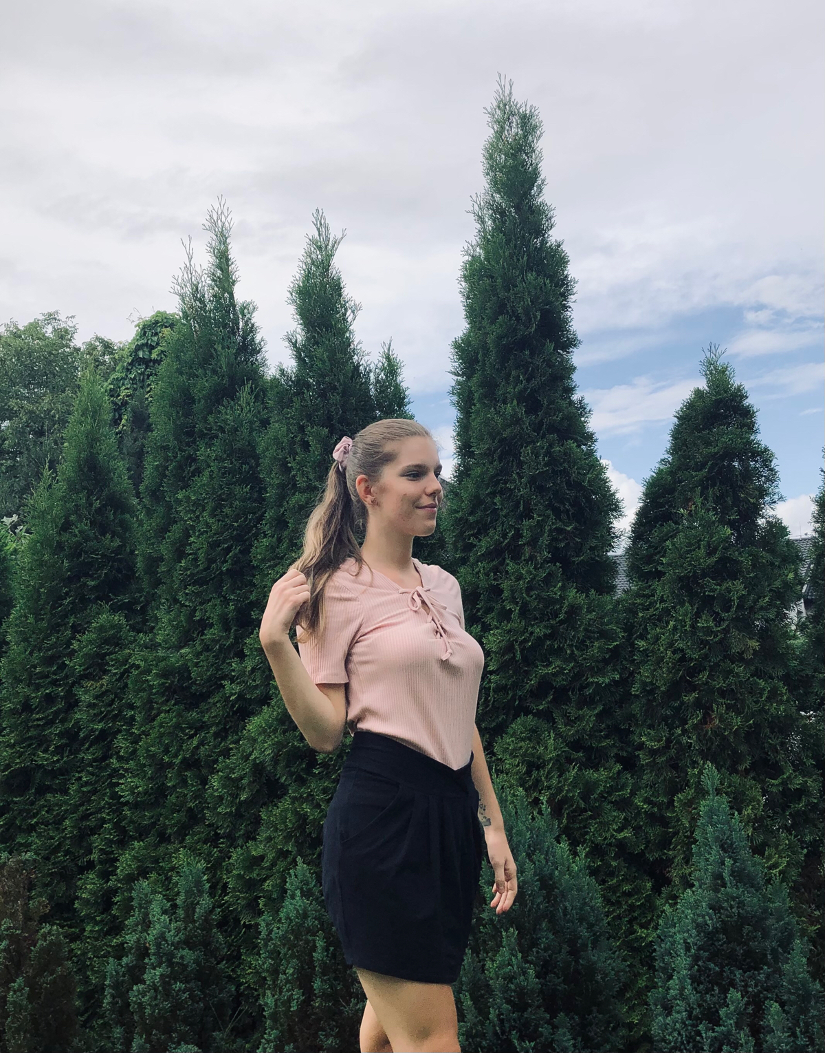 black ruched front mini skirt de Pull and Bear sur lea_outfits